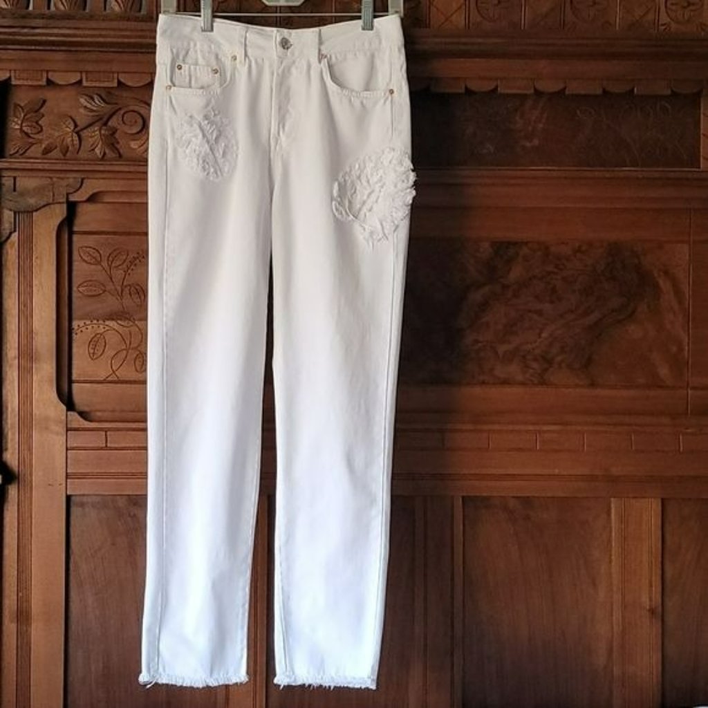 Zara White Jeans Button Fly High Rise Distressed Applique 26 X 27 Size 2